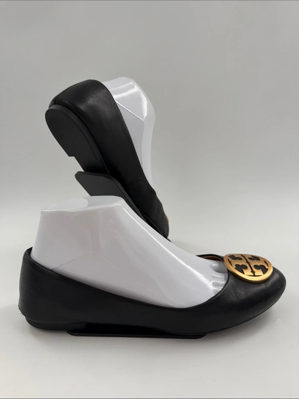 Tory Burch Benton Ballet Flats Black Nappa Leather Size 7.0 Gold Logo Medallion